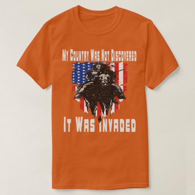 Camiseta O Meu País Não Foi Descoberto Que Era Nativo Invad (Frente do Design)