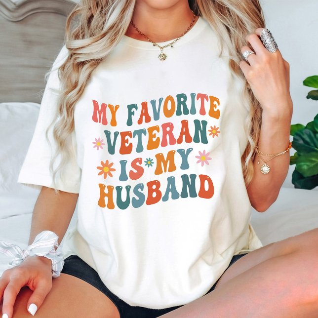 Camiseta O Meu Veterano Favorito É O Meu Marido Moderno Gro (My Favorite Veteran Is My Husband Modern Groovy T-Shirt)