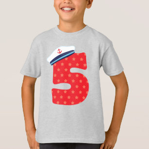 Camiseta O modelo é de 4,5" e está vestindo um meio