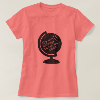 Camiseta O mundo do t-shirt pertence àqueles que lêem o