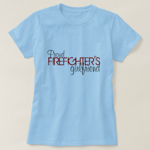 Camiseta O namorada do sapador-bombeiro orgulhoso