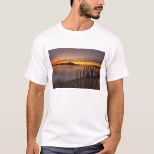 Camiseta O nascer do sol sobre a Isla Danzante no Golfo de