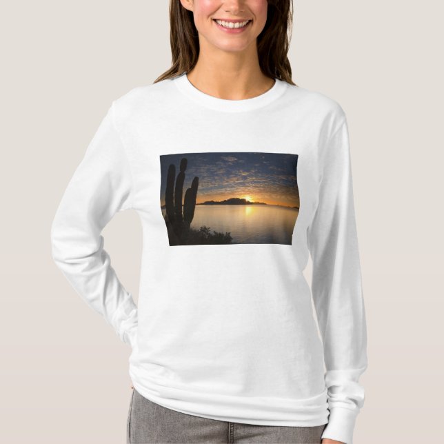 Camiseta O nascer do sol sobre Isla Danzante no Golfo de (Frente)