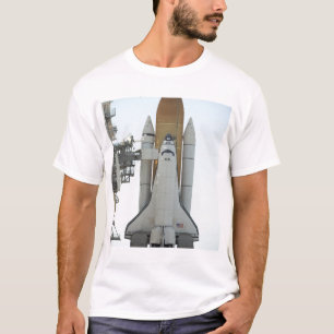 Camiseta O ônibus espacial Atlantis senta-se na plataforma