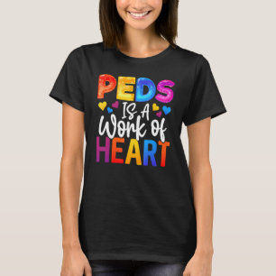 Camiseta O PEDS É Uma Obra De Pequenos Brinquedos Do Coraçã