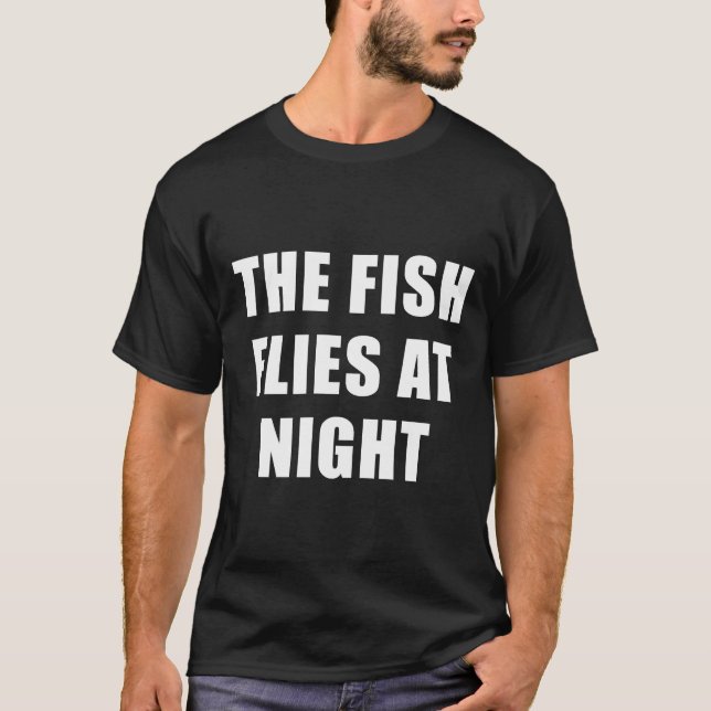 Camiseta O Peixe Voa A Preto Noturno (Frente)