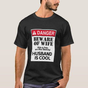 Camiseta O Perigo De Cuidado Com O Marido Da Mulher É Lega