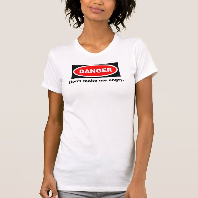 Camiseta O perigo, não me faz irritado (Frente)