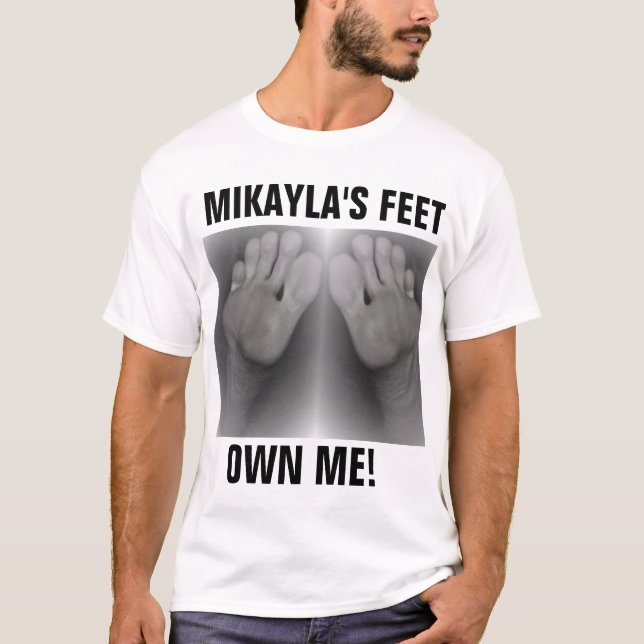 CAMISETA O PÉS DE MIKAYLA ME TEM (Frente)