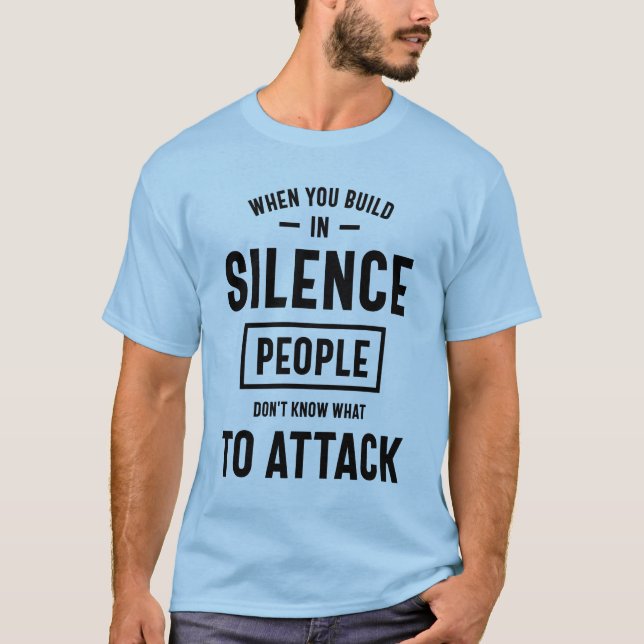 Camiseta O Pessoas não sabe o que atacar - motivacional (Frente)