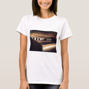 Camiseta O piano antigo velho do teclado fecha o