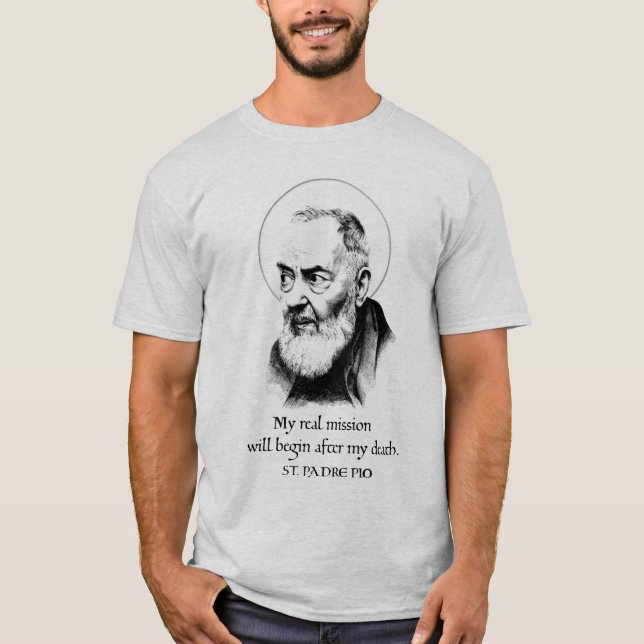 Camiseta O Pio do Padre santo tem o meu preto e branco cató (Frente)