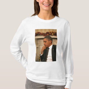 Camiseta O presidente Barack Obama reflete enquanto se reún