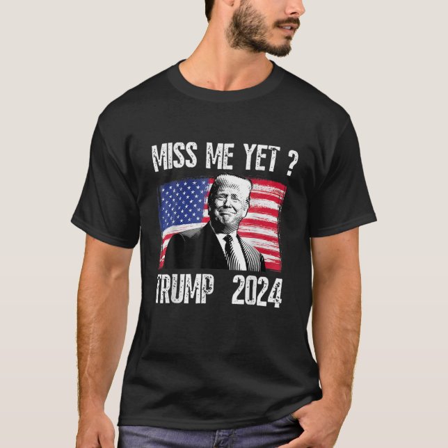 Camiseta O Presidente Donald Trump Sente Mim Ainda Que Engr (Frente)