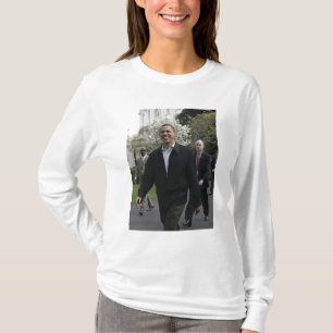 Camiseta O presidente Obama anda ao courst do basquetebol