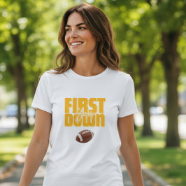 Camiseta O Primeiro Ano da Mamãe Futebol Americano Texto Am