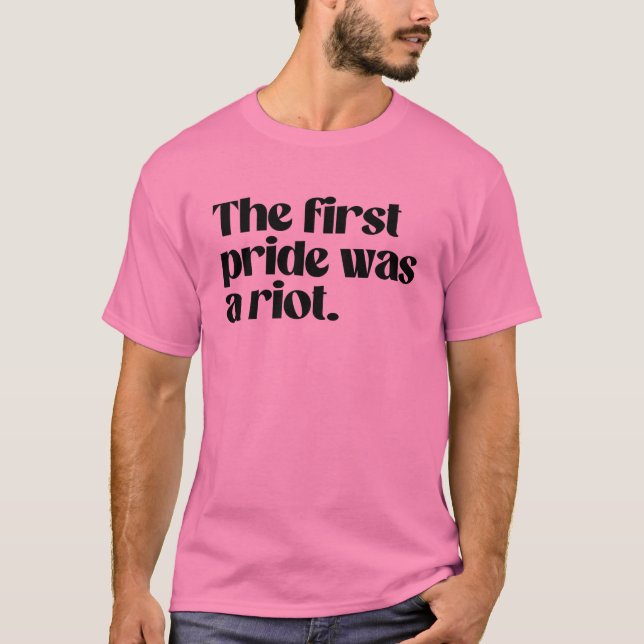 Camiseta O primeiro orgulho foi um motim (Frente)
