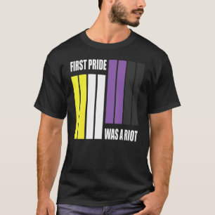 Camiseta O Primeiro Orgulho Foi Um Motim De Bandeira Não Bi