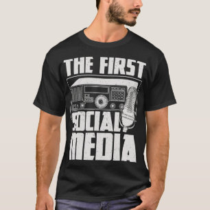 Camiseta O Primeiro Rádio Amatador de Mídia Social Ham, Op.