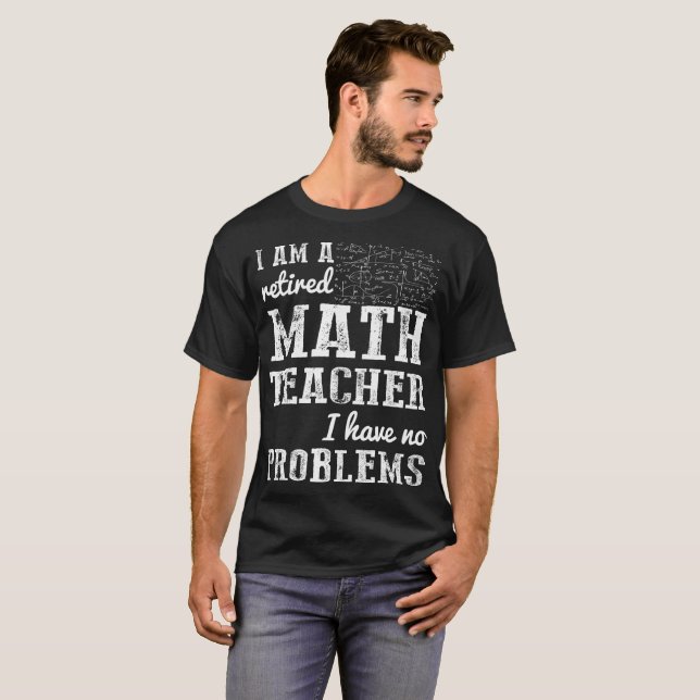 Camiseta O professor de matemática aposentado não tem (Frente Completa)