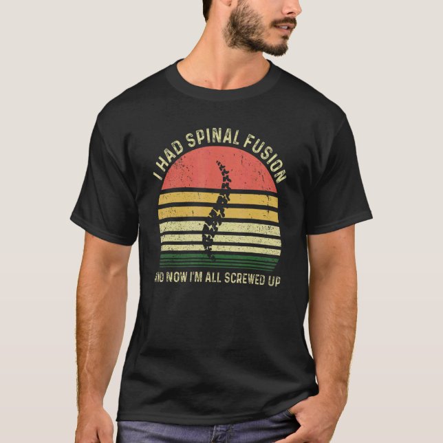 Camiseta O Professor Divertiu-Se Eu Tive Fusão Spinal E Ago (Frente)