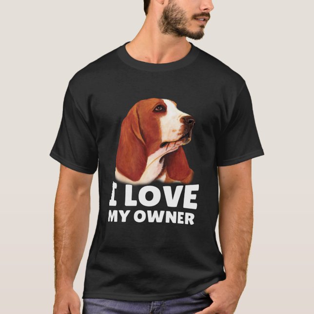 Camiseta O Proprietário Da Basset Hound Eu Amo O Meu Propri (Frente)