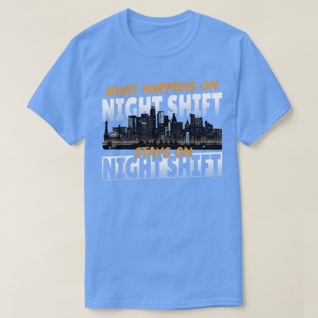 Camiseta O Que Acontece Com O Trabalho Do Turno Noturno? (Frente do Design)