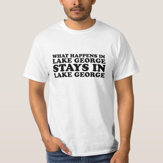 Camiseta "O que acontece em estadas de George do lago no (Frente)