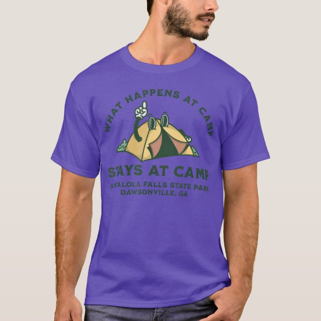 Camiseta O que acontece no Acampamento Amicalola Falls Stat (Frente)