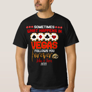 Camiseta O que acontece no aniversário de Vegas Casou com 