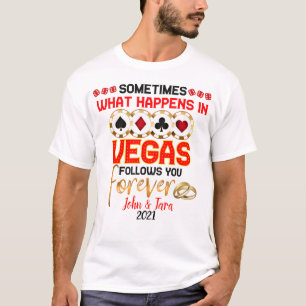 Camiseta O que acontece no aniversário de Vegas Casou com o