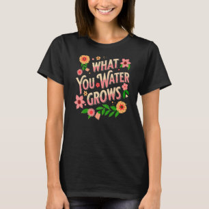Camiseta O que você rega cresce positivamente no Garden Bot