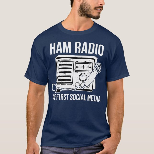 Camiseta O Rádio Engraçado Mostra As Primeiras Mídias Socia (Frente)