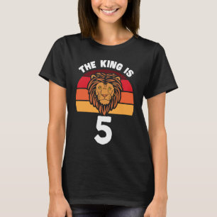 Camiseta O Rei É Parte De Aniversário Do 5 de Leão Com Cinc