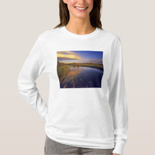 Camiseta O rio Big Hole ao último luz perto de Jackson