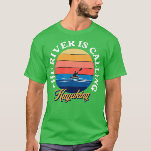Camiseta O Rio Chama De Ilustração De Kayaking Art Des