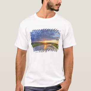 Camiseta O Rio Powder pega a última luz em Custer