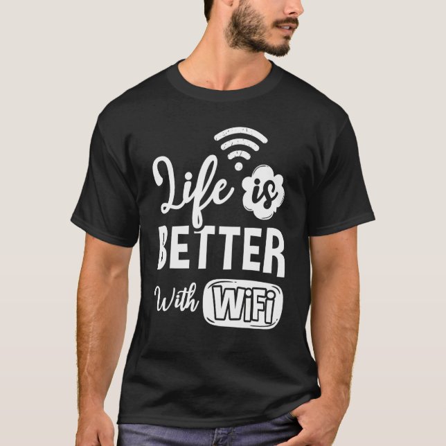 Camiseta O Roteador Wifi - Internet - Senha Aspas Computado (Frente)