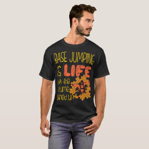 Camiseta O salto baixo é vida com o volume girado acima de