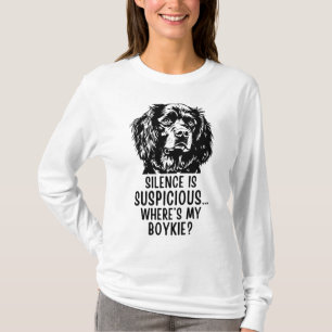 Camiseta O Silêncio é Suspeito… Onde Está Meu Boykie? - Eng