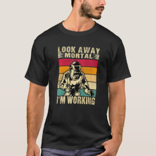 Camiseta O soldador de homens olha para fora mortal. Estou