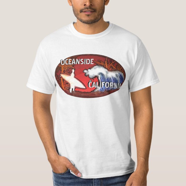 Camiseta O surfista de Califórnia do perto do oceano acena (Frente)
