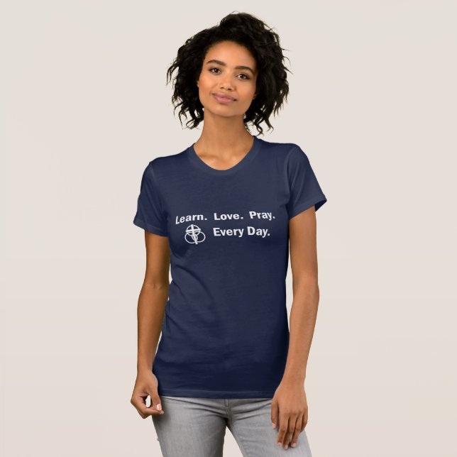Camiseta O t-shirt da mulher: Aprenda que o amor Pray (Frente Completa)