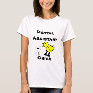 Camiseta O t-shirt da mulher do pintinho do assistente