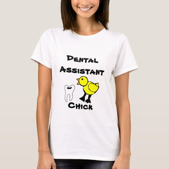 Camiseta O t-shirt da mulher do pintinho do assistente (Frente)