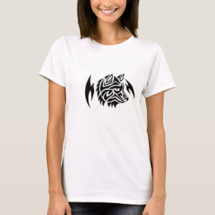 Camiseta O t-shirt das mulheres com lobo tribal