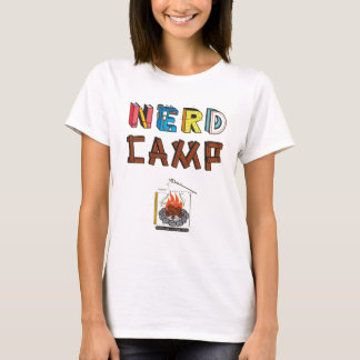 Camiseta O t-shirt das mulheres do acampamento do nerd