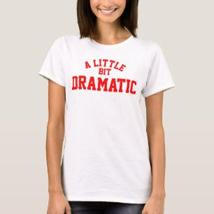 Camiseta O t-shirt das mulheres um pouco dramáticas