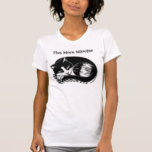 Camiseta O t-shirt de cinco mais mulheres do gato do