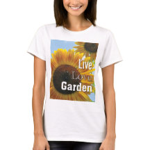 O t-shirt de jardinagem das mulheres